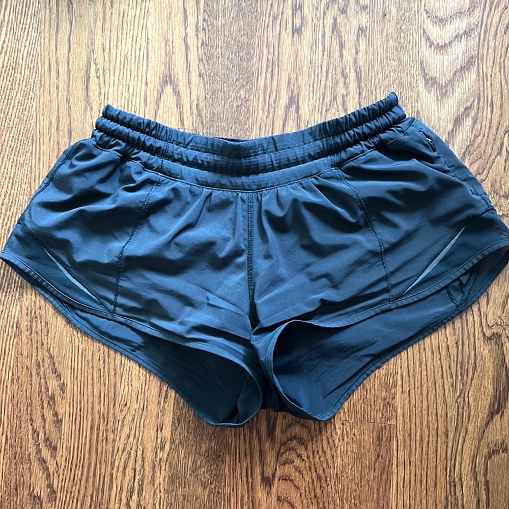 black lululemon shorts